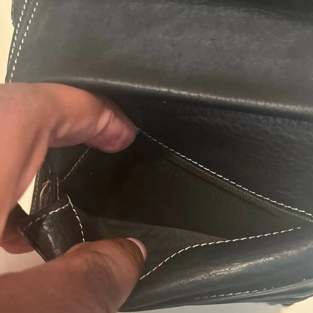 Ferragamo Compact Gancini Tab Wallet Black Leather Preppy Equestrian Old Money